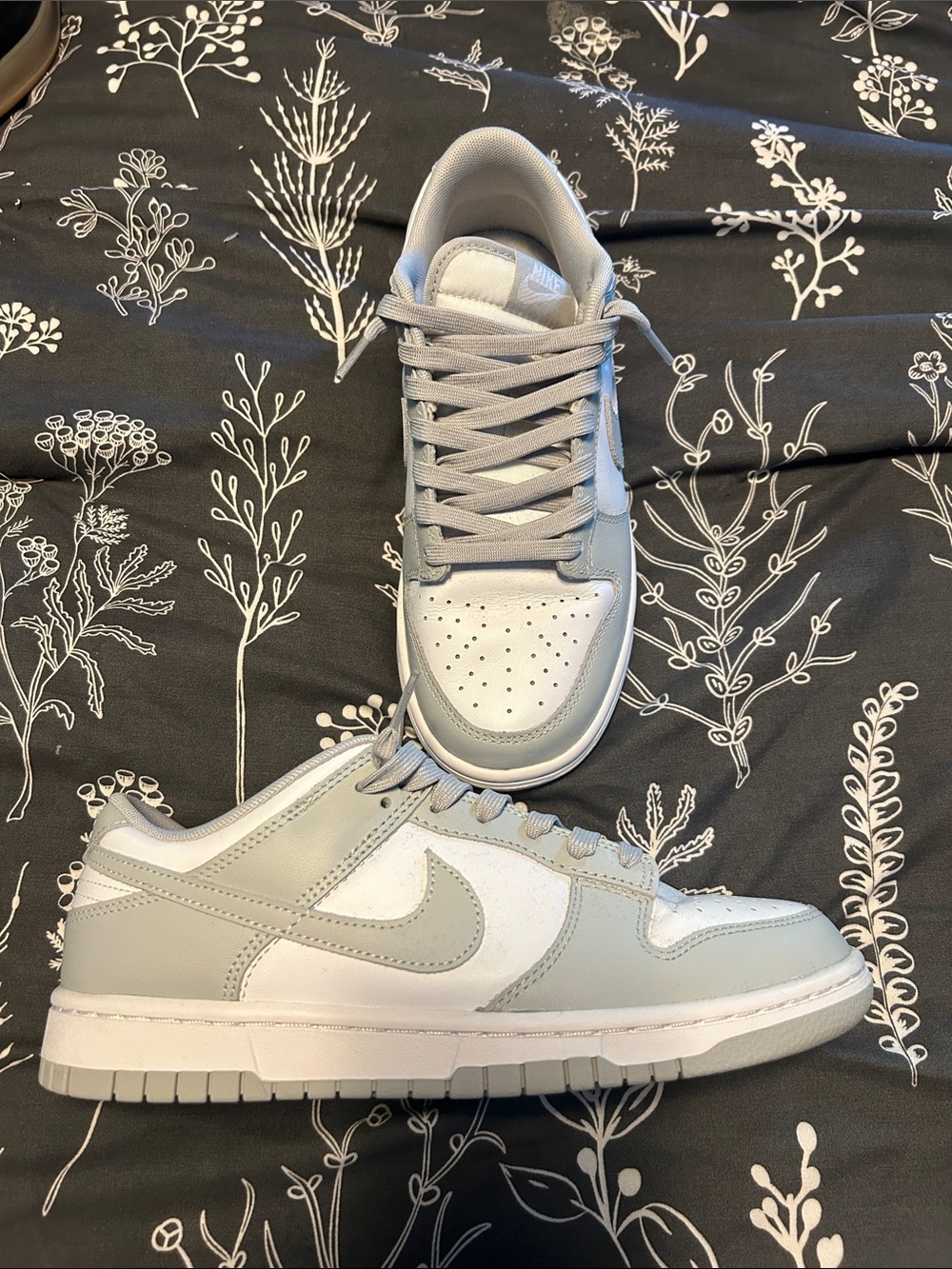 Nike' Low-Top Sneakers in Light Gray and White